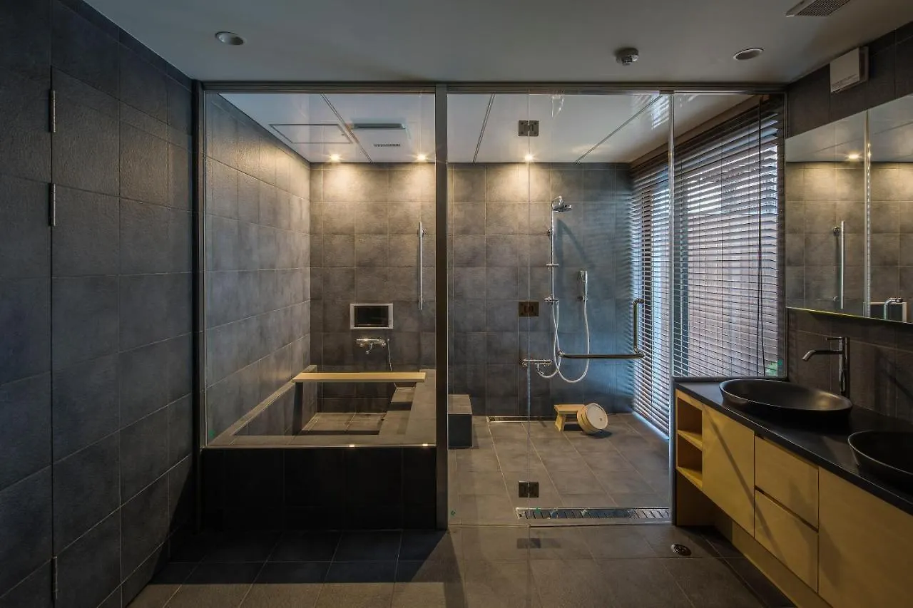 Villa Sanjomuromachi Kyoto 5*,  Japan